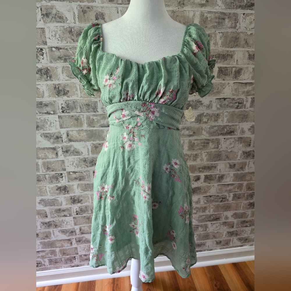 Altar'd State NWT Green & Pink Floral Puff Sleeve Mini Dress Size Small